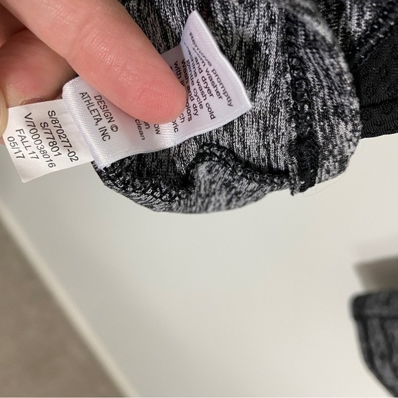 Athleta XS Run Wild Colorblock Half Zip Pullover Long Sleeve Top Gray‎ Black - Picture 8 of 10
